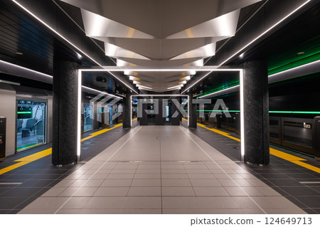 Osaka Metro Yumeshima Station platform 124649713