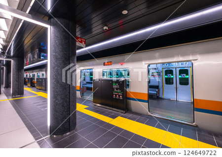 Osaka Metro Yumeshima Station platform Osaka Metro Yumeshima Station platform 124649722