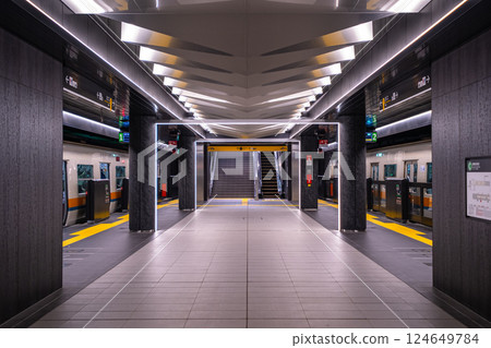 Osaka Metro Yumeshima Station platform 124649784