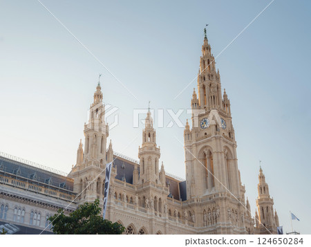 Majestic Vienna Town Hall in the city center 124650284