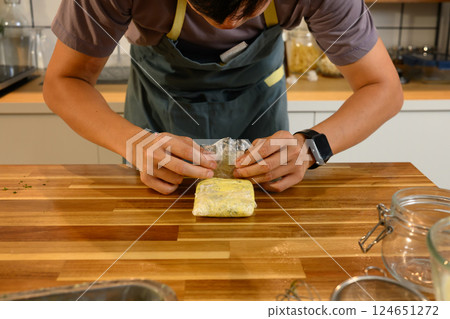 How to making compound butter. 124651272