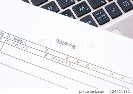 Before starting work as a part-timer or part-time worker, you must obtain a labor contract that specifies the working hours, job content, wages, etc. 124651512