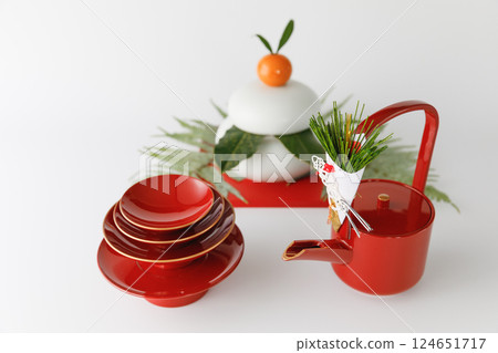 Kagami mochi and toso vessel Kagami mochi and toso vessel 124651717