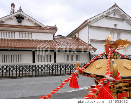東廣島市西條町酒造街：酒廠與祗園祭的神轎 124653082