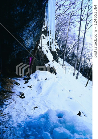 多羅什瀑布的冰柱 124653364