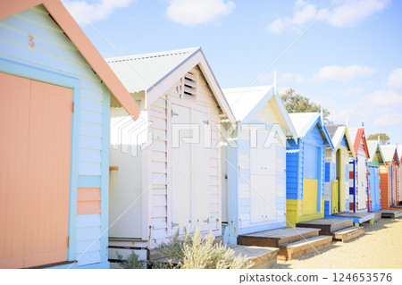 Bathing boxes on Melbourne beach 124653576