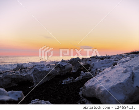 Sunrise seen from the drift ice cape at dawn Sunrise seen from the drift ice cape at dawn 124654133