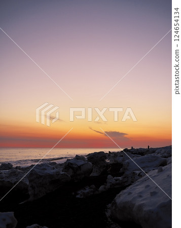 Sunrise seen from the drift ice cape at dawn 124654134