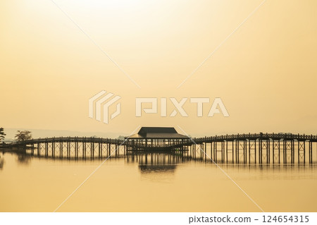 "Aomori Prefecture" Tsuru no Mai Bridge, morning scenery, Tsuruta Town 124654315