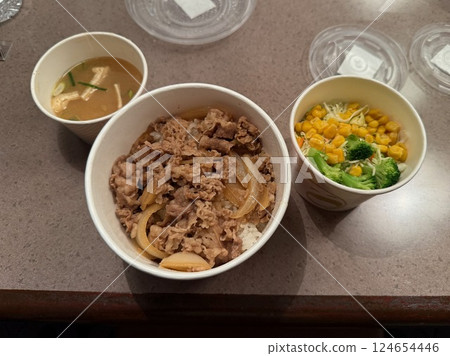 美味的牛肉飯外賣 美味的牛肉飯外賣 124654446