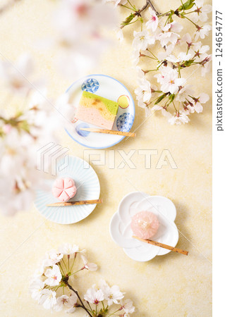 Spring Japanese sweets 124654777