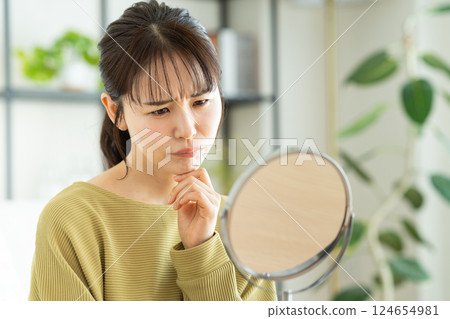 Young woman beauty looking in the mirror in the living room 124654981