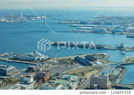 [Kanagawa Prefecture] View of Yokohama Port from Yokohama Landmark Tower 124655350