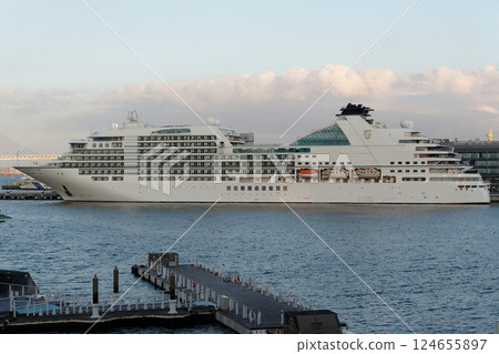 Seabourn Encore 停靠橫濱港未來新港碼頭 124655897