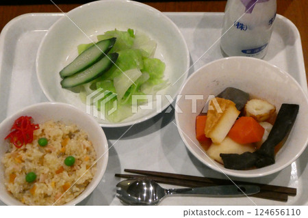 School lunch in Iwate Prefecture around 1975: mixed rice, oden, salad, milk 124656110