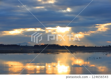 渡良瀨水庫的谷中湖早晨風景 124656543