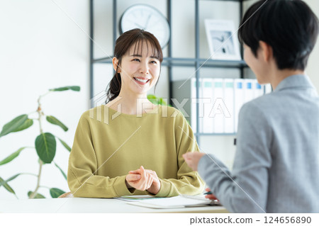 諮詢規劃師的年輕女性 124656890