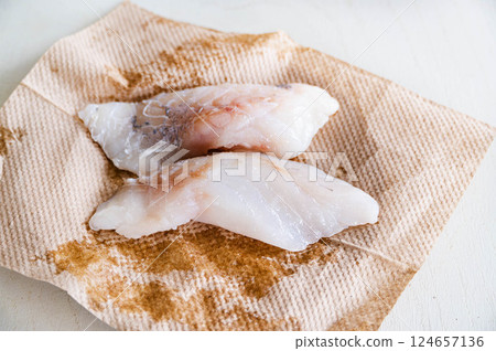 瀝乾鱈魚片 124657136