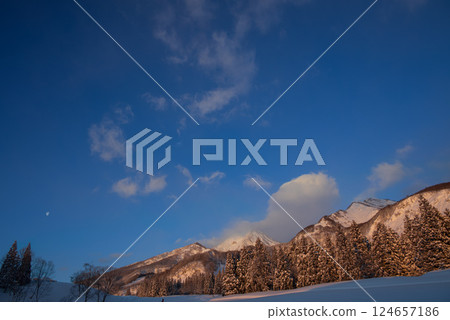 Mt. Myoko on a clear winter morning. The morning sun paints the mountain red. 124657186