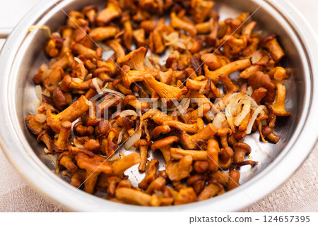 Delicious fried chanterelles in a frying pan 124657395