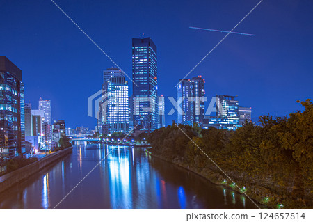 Night view of Osaka Business Park 124657814