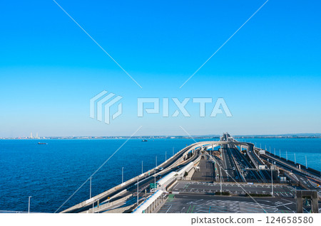 Tokyo Bay Aqua-Line and blue sky [Chiba Prefecture] 124658580