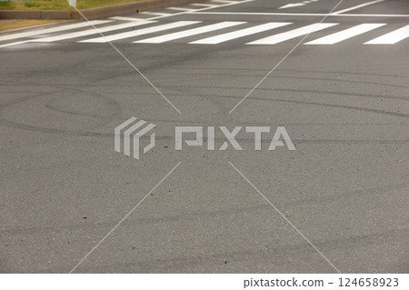 [Motorsports] Tire marks 124658923