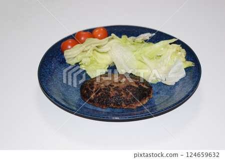 漢堡包和沙拉 124659632