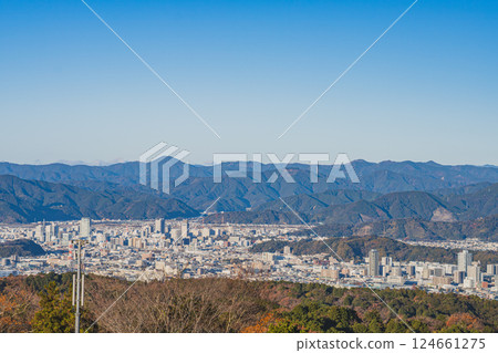 A view from the Nihondaira Yume Terrace Observation Corridor on a clear winter morning in Shizuoka City (Shizuoka Prefecture) 124661275