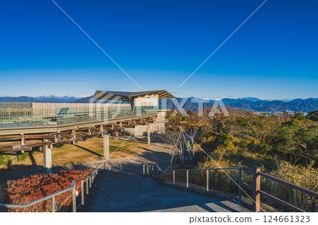 靜岡市（靜岡縣）冬日晴朗的早晨，從日本平夢露台觀景走廊望去的景色 124661323