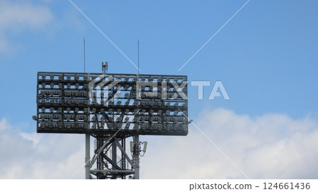 棒球場的照明 124661436