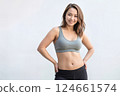 運動型的年輕女人 124661574