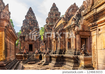 Inner yard of Banteay Srei khmer hindu temple with statues guarding the entrance to the tomb, Angkor Archaeological Park, Siem Reap, Cambodia 124663033