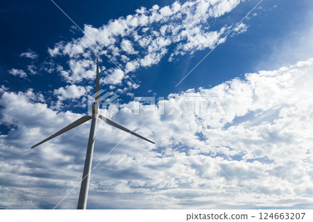 Choshi City, Chiba Prefecture Blue sky and windmills 124663207