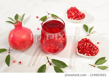 Fruit pomegranate juice and ingredients, summer pomegranate drink on bright table, detox diet and weight loss concept, healthy and natural food, source of vitamin C, selective focus, space for text. 124663681