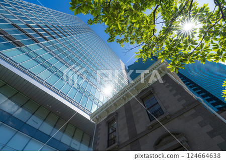 [Urban scenery] Buildings near Shinbashi, Tokyo in early summer [Tokyo] 124664638
