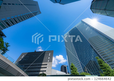 [Urban scenery] Buildings near Shinbashi, Tokyo in early summer [Tokyo] 124664642