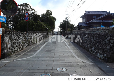 View of the samurai residence street at Fukue Castle (Ishida Castle) (Fukue Island, Nagasaki Prefecture) View of the samurai residence street at Fukue Castle (Ishida Castle) (Fukue Island, Nagasaki Prefecture) 124666770