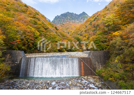 Autumn in Yamanashi City, Yamanashi Prefecture: Autumn leaves in Nishizawa Valley Autumn in Yamanashi City, Yamanashi Prefecture: Autumn leaves in Nishizawa Valley 124667517
