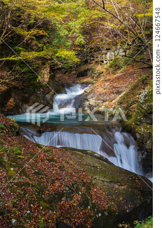 Autumn in Yamanashi, Yamanashi Prefecture: Nishizawa Valley with autumn leaves, Mie Falls Autumn in Yamanashi, Yamanashi Prefecture: Nishizawa Valley with autumn leaves, Mie Falls 124667548