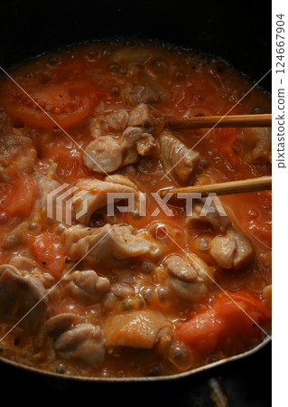 Chicken Tomato 124667904