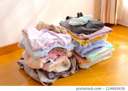 folded laundry 124668436