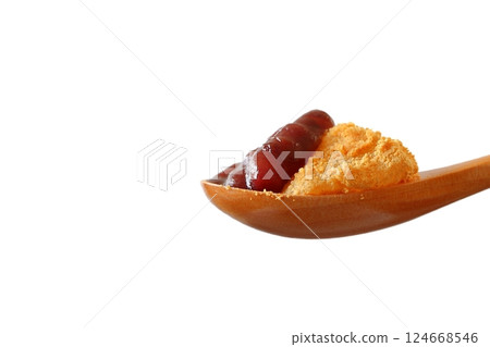 Kinako warabi mochi made with potato starch 124668546