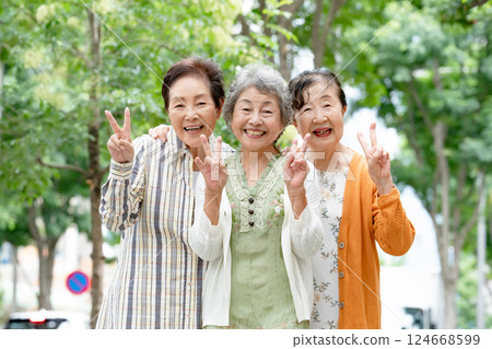 Friendly senior women Friendly senior women 124668599