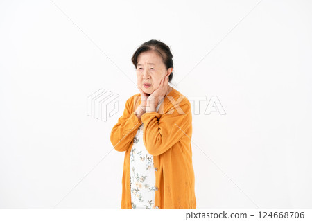 Senior woman portrait worried Senior woman portrait worried 124668706