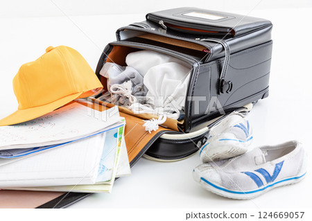 Elementary school student's luggage 124669057