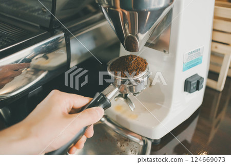 coffee, handle, grinder 124669073