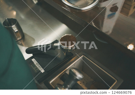 cafeteria, cafe, caffe 124669076