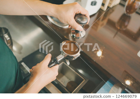 cafeteria, cafe, caffe 124669079