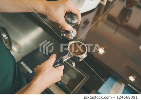 cafeteria, cafe, caffe 124669081